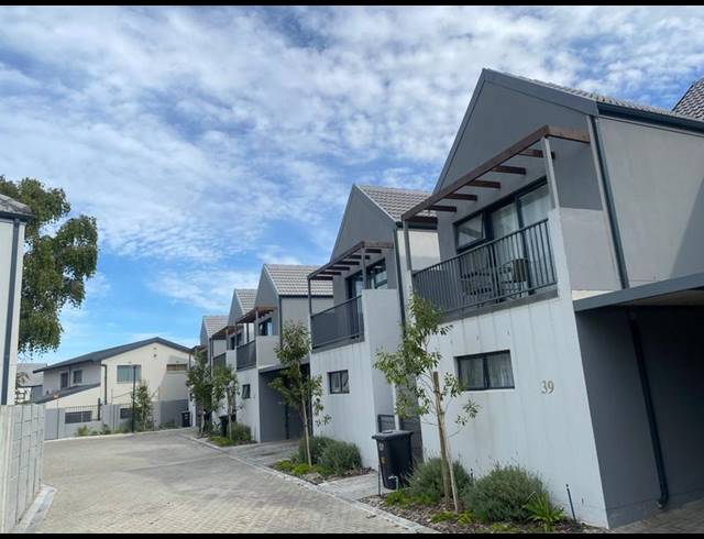3 BEDROOM TOWNHOUSE FOR SALE IN SILVER OAKS